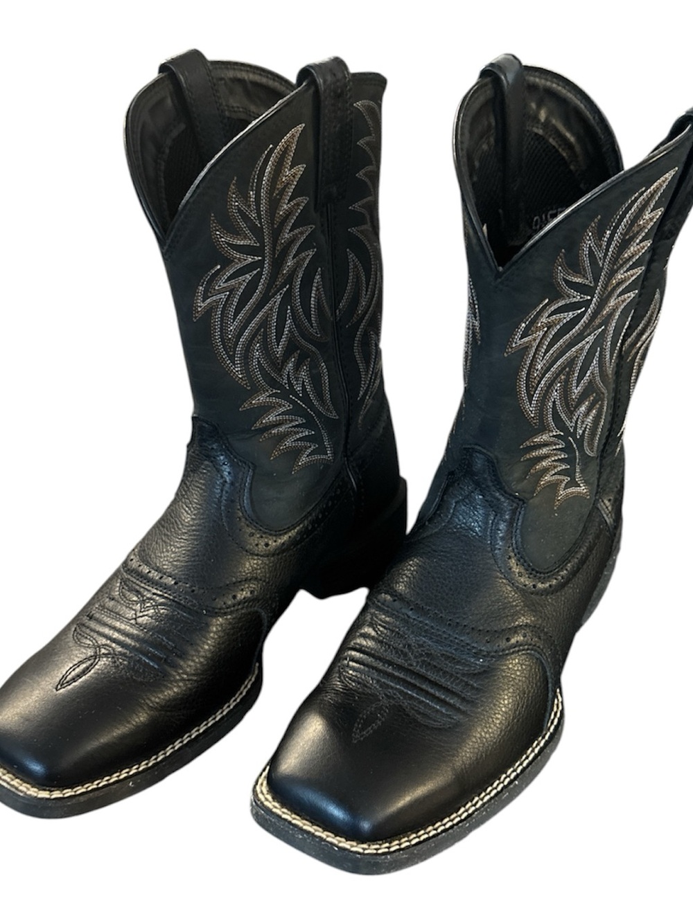 Ariat Black Western Cowboy Boots with Stitching.
